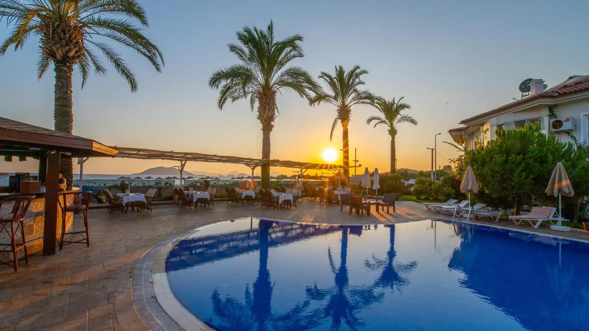 Sunset Beach Club Aqua Lettings Fethiye 3*,
